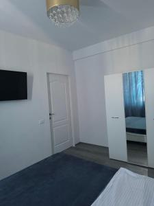 Katil atau katil-katil dalam bilik di Sofia2 Apartament