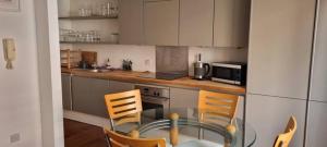 Η κουζίνα ή μικρή κουζίνα στο Cable House, Liverpool City Centre