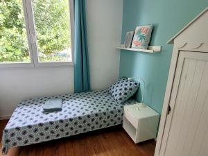 Ένα ή περισσότερα κρεβάτια σε δωμάτιο στο Villa avec jardin à Bordeaux +16 φωτογραφίες