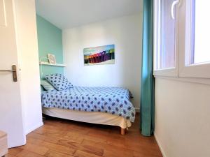 Ένα ή περισσότερα κρεβάτια σε δωμάτιο στο Villa avec jardin à Bordeaux