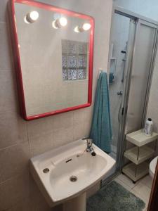 Koupelna v ubytování Seafront 2 bedroom apartment