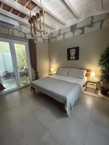 A bed or beds in a room at House Orlando