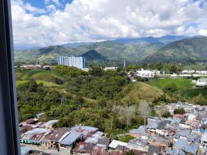 a view of a city with mountains in the background at Apartamento frente a la montaña en Armenia Quindio - 1 Dormitorio Piso 11 in Armenia