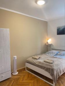 Rozmaring Apartman 2500 Esztergom, Rozetti Lázár diák utca kép - 2