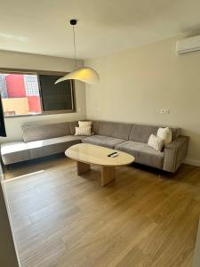 Uma área de estar em belle vue appartement al hoceima
