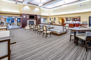 Kuchyň nebo kuchyňský kout v ubytování Homewood Suites by Hilton Denver - Littleton