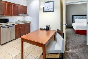 Kuchyň nebo kuchyňský kout v ubytování Homewood Suites by Hilton Denver - Littleton