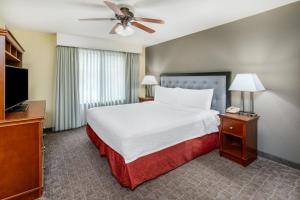 Postel nebo postele na pokoji v ubytování Homewood Suites by Hilton Denver - Littleton