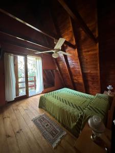 En eller flere senge i et værelse på Hermosa Cabaña a metros del mar