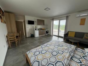Köök või kööginurk majutusasutuses Apartmány Miromar +25 fotot