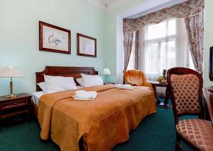 Postel nebo postele na pokoji v ubytování Hotel Ester + 37 fotografií