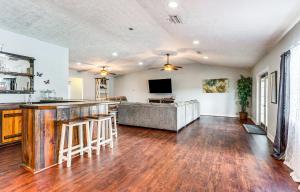 Gallery image of Spacious Micanopy Farmhouse with Luxurious Pool! in Micanopy