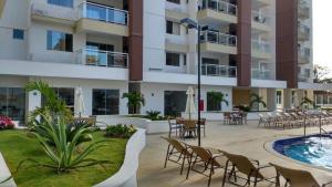 Bazén v ubytování Apartamento 704-C Casa da Madeira Caldas Novas nebo v jeho okolí