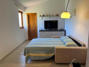 A bed or beds in a room at Porto Coda Cavallo Salina Bamba