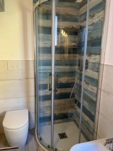 A bathroom at Porto Coda Cavallo Salina Bamba