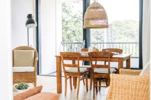a dining room with a table and chairs at Appartementen Sonnenhof in De Koog