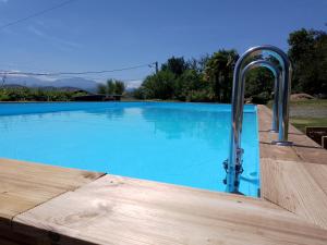 a swimming pool with a faucet next to a swimming pool at Pyrenees Vue Gite - Vues Fantastique, Parking Gratuit Sur Place & Piscine in Saint-Gaudens
