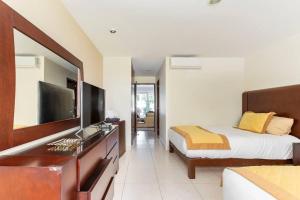 TV a/nebo společenská místnost v ubytování DEPARTAMENTO FRENTE A PLAYA EN NUEVO VALLARTA