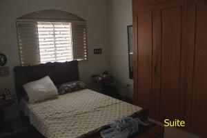 Ένα ή περισσότερα κρεβάτια σε δωμάτιο στο meu aconchego