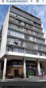 O edifício onde o apartamento está situado