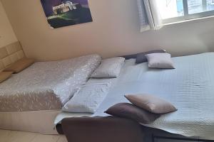 Uma cama ou camas num quarto em Apartamento com ar-condicionado
