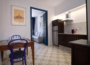a kitchen with a table and a dining room at V11apartamentos1 in Archidona