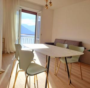 Fotografie z fotogalerie ubytování Golden Lake View v destinaci Lierna + 11 fotografií