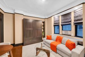 Χώρος καθιστικού στο Beautiful Apt Near Times Square with GYM & PATIO
