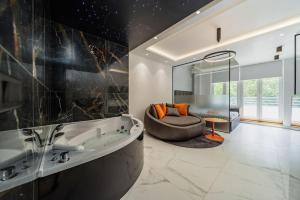 Koupelna v ubytování Zebrano Spa + 6 fotografií