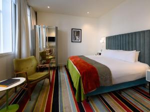 Giường trong phòng chung tại Hotel DeBrett