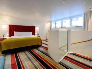 Giường trong phòng chung tại Hotel DeBrett