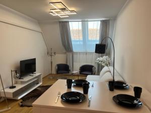Televiisor ja/või meelelahutuskeskus majutusasutuses "Home-Suite-Home" im historischen Zentrum von Hartberg