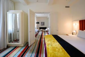 Giường trong phòng chung tại Hotel DeBrett