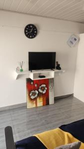 TV o dispositivi per l'intrattenimento presso Ticia Apartment, Chipata