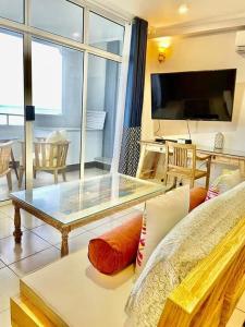 TV a/nebo společenská místnost v ubytování Studios- Beauvallon Studios Mahe Island, SEYCHELLES