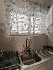 Kuchyň nebo kuchyňský kout v ubytování Ticia Apartment, Chipata