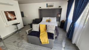 Letto o letti in una camera di Ticia Apartment, Chipata