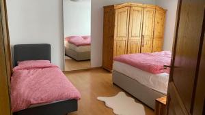 Postel nebo postele na pokoji v ubytování 2 rooms Appartment "Home, Swiss Home"