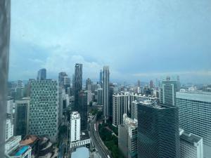 Vista generica su Kuala Lumpur o vista sulla città dall'interno dell'appartamento
