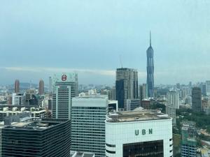 Vista generica su Kuala Lumpur o vista sulla città dall'interno dell'appartamento