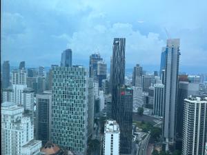 Vista generica su Kuala Lumpur o vista sulla città dall'interno dell'appartamento