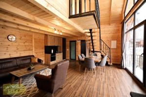 a living room with a couch and a table at Bujtinat Lisa in Boge