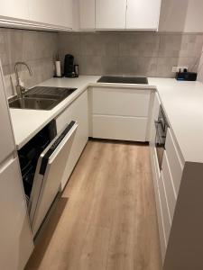 Η κουζίνα ή μικρή κουζίνα στο Romanza Zeezicht