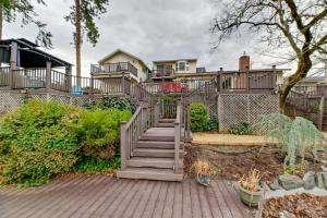 Zahrada ubytování Spacious Grants Pass Home with Hot Tub and River Views