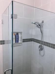 Ένα μπάνιο στο Luxury 4B3B with Dual EnSuites, Parking, WiFI +26 φωτογραφίες