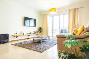 TV a/nebo společenská místnost v ubytování Marina Mar Vila Franca do Campo