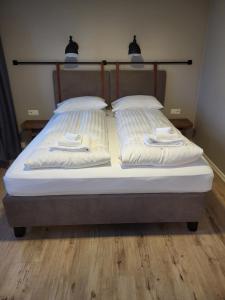 Katil atau katil-katil dalam bilik di Gistihúsið - Lake Hotel Egilsstadir