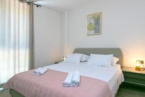 Postel nebo postele na pokoji v ubytování Family friendly seaside apartments Brela, Makarska - 6007