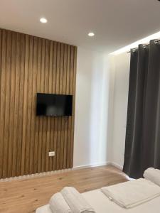 TV a/nebo společenská místnost v ubytování Vlora Sunset Rooms
