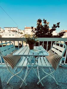 a picnic table with a potted plant on a balcony at A casa do Boubelo in Vimioso